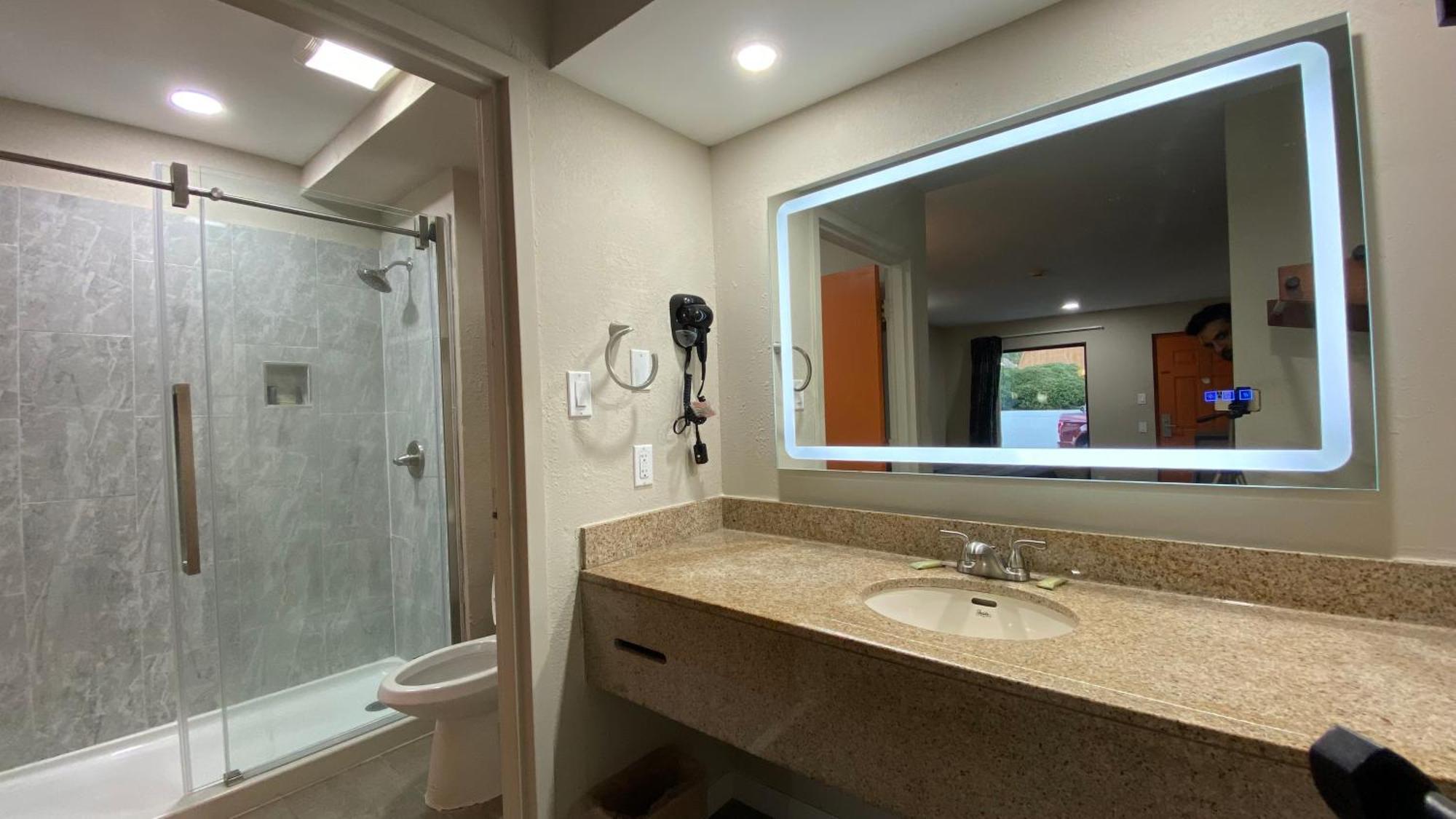 Brentwood Inn & Suites 서퍽 외부 사진