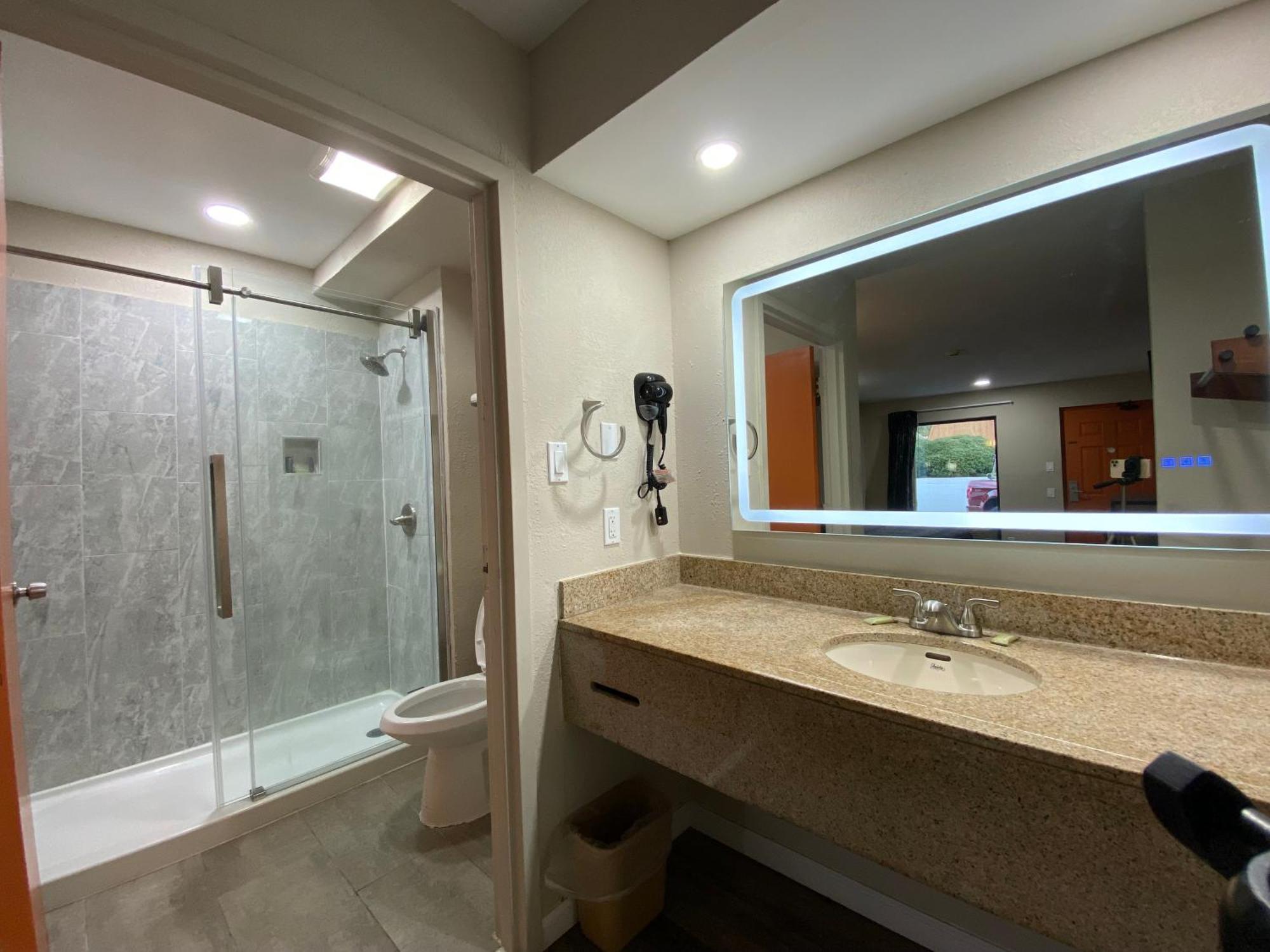 Brentwood Inn & Suites 서퍽 외부 사진