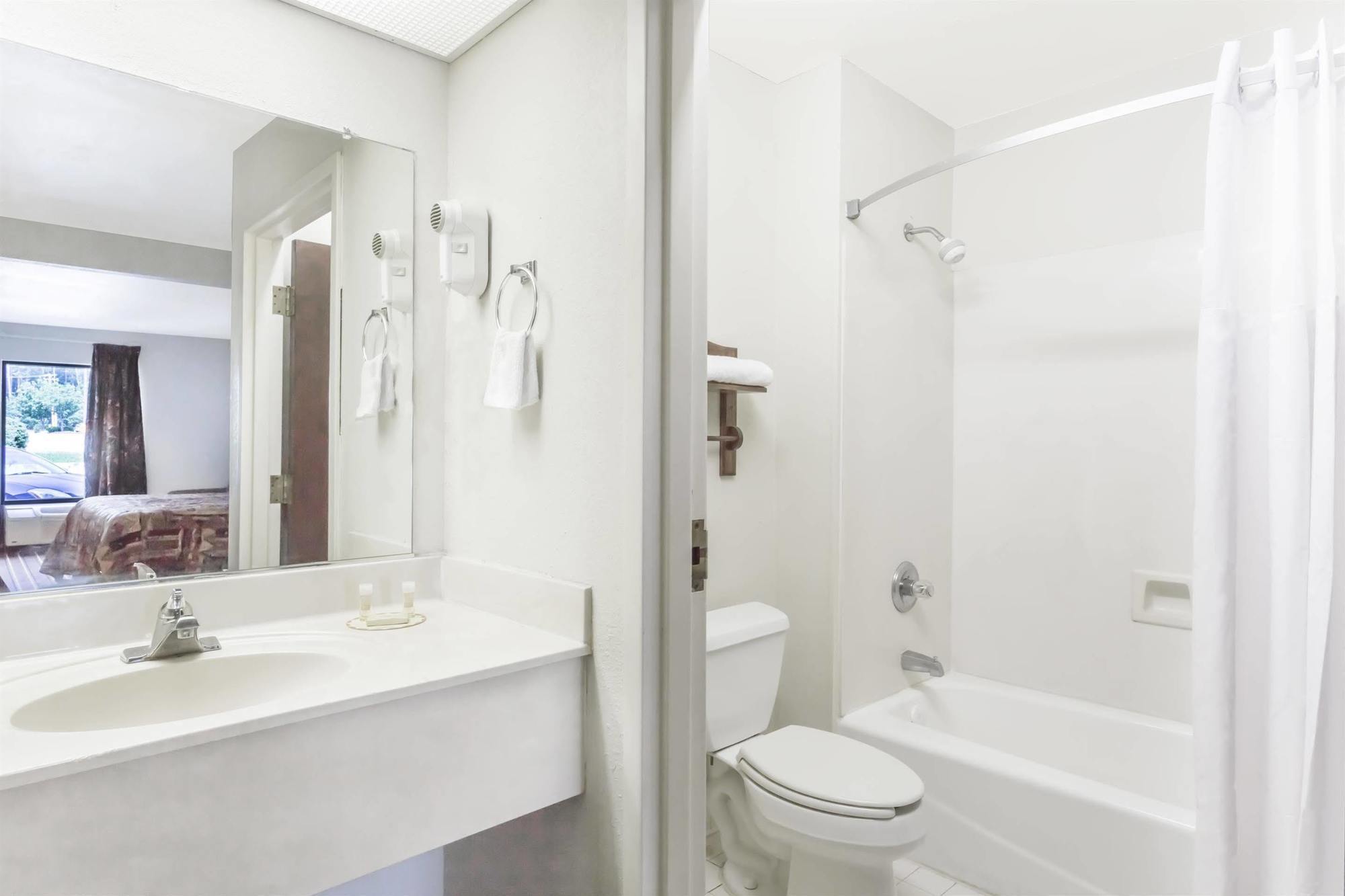 Brentwood Inn & Suites 서퍽 외부 사진